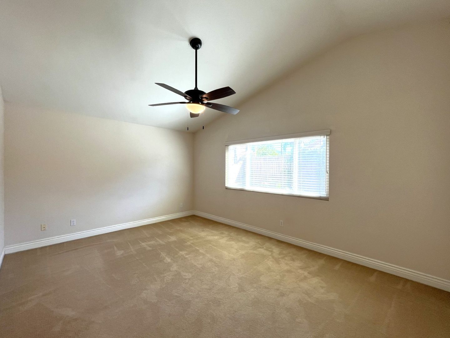 940 Birmingham Dr - Corona - California - 3 bed, 2.5 bath rental property
