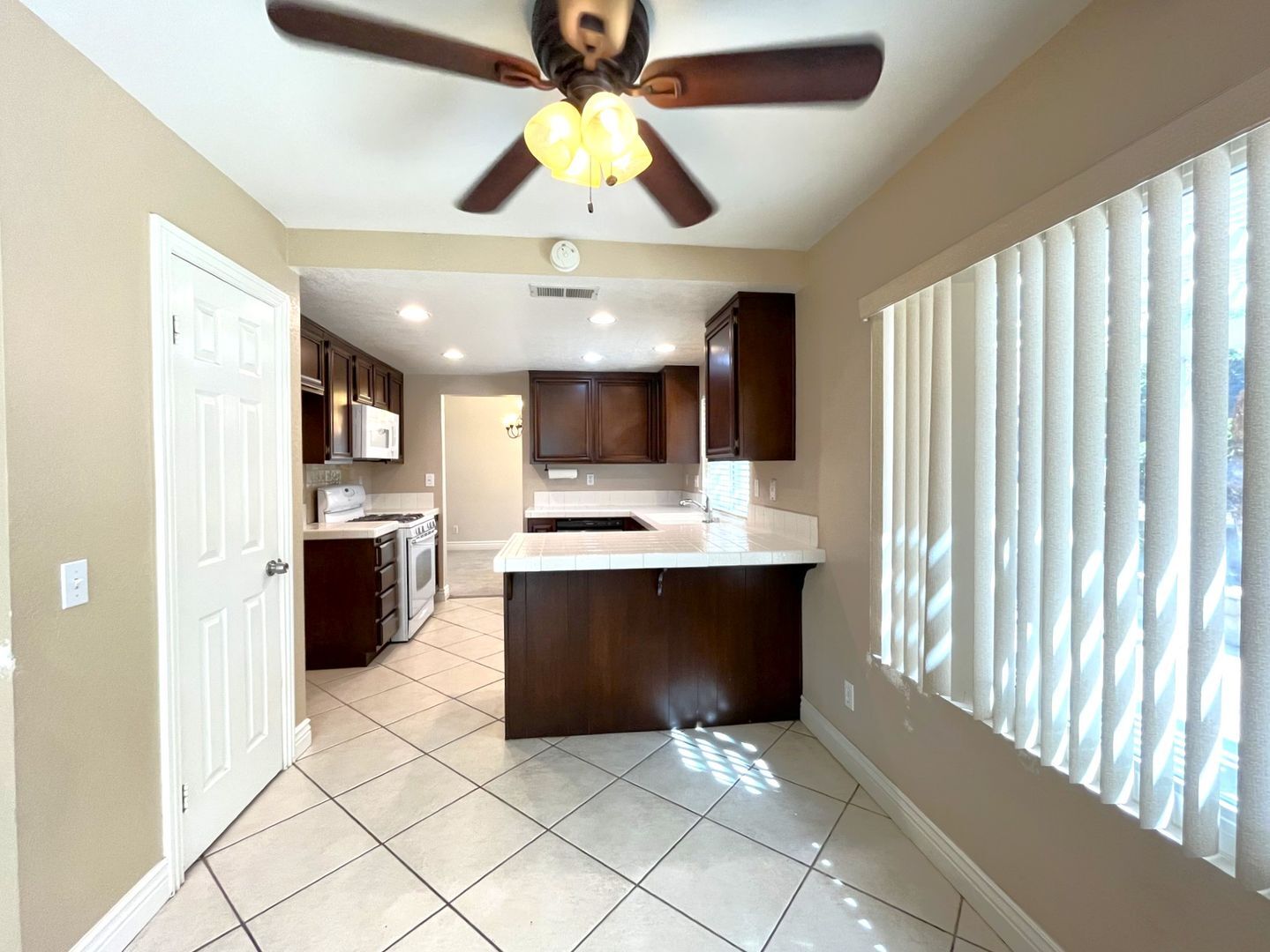 940 Birmingham Dr - Corona - California - 3 bed, 2.5 bath rental property