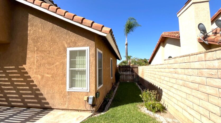 940 Birmingham Dr - Corona - California - 3 bed, 2.5 bath rental property