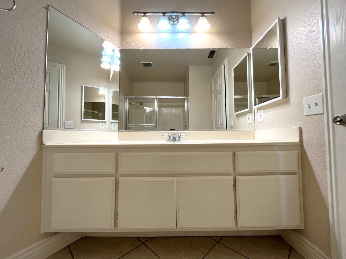 940 Birmingham Dr - Corona - California - 3 bed, 2.5 bath rental property