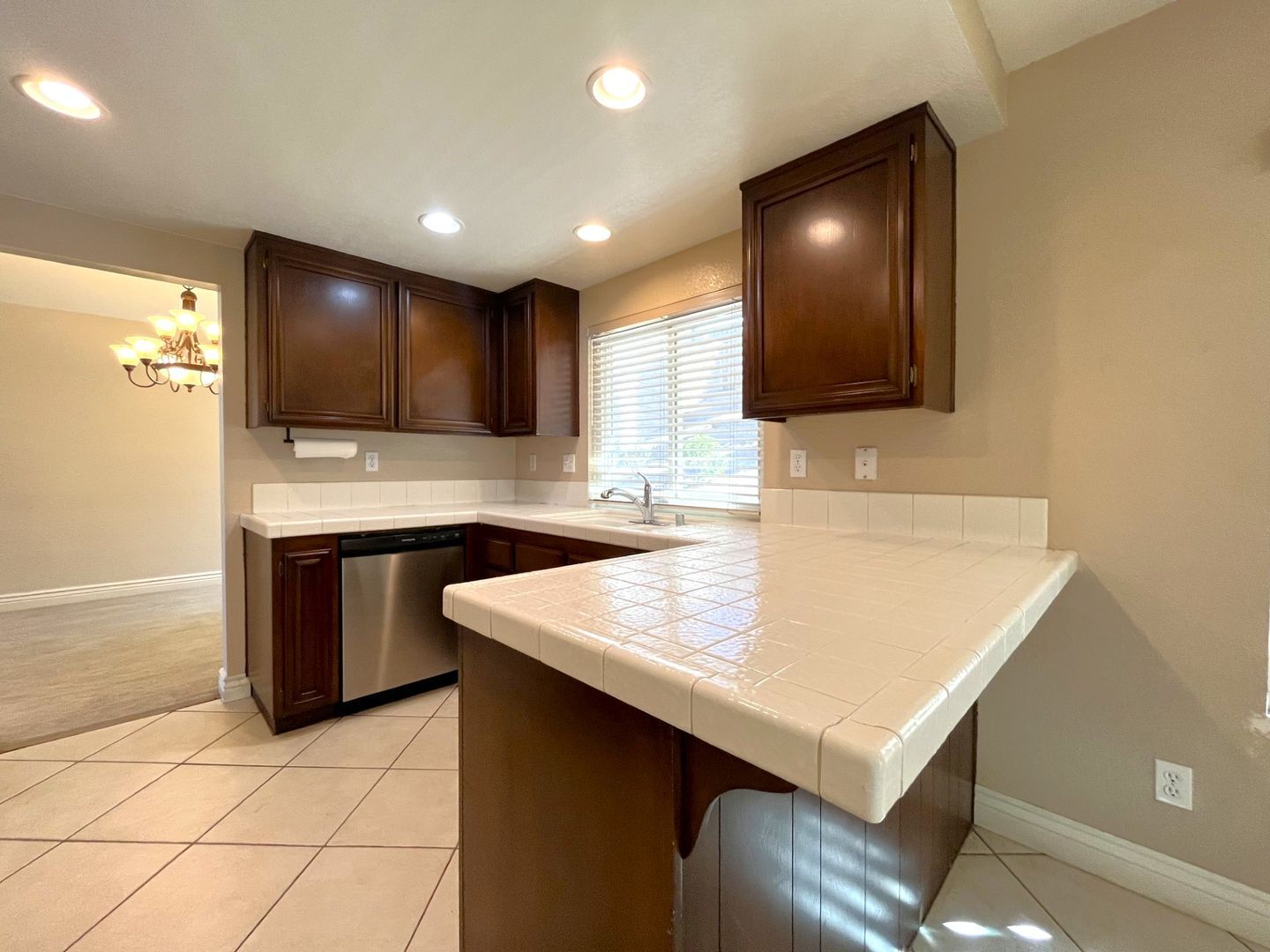 940 Birmingham Dr - Corona - California - 3 bed, 2.5 bath rental property
