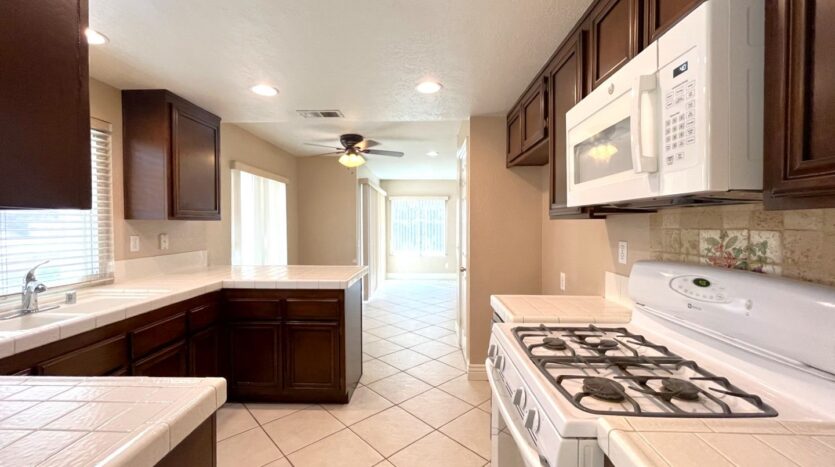 940 Birmingham Dr - Corona - California - 3 bed, 2.5 bath rental property