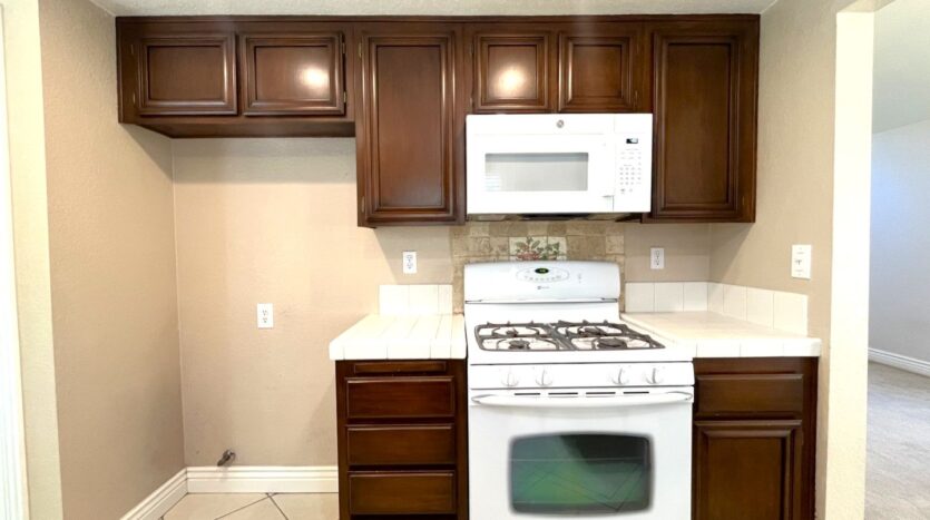 940 Birmingham Dr - Corona - California - 3 bed, 2.5 bath rental property
