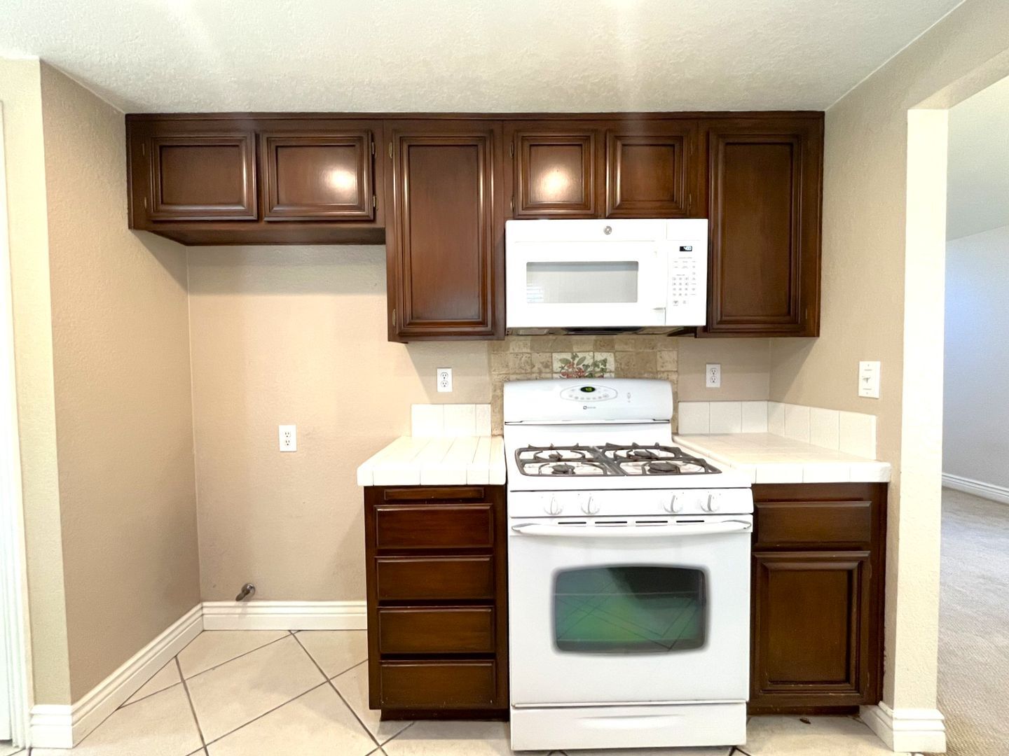 940 Birmingham Dr - Corona - California - 3 bed, 2.5 bath rental property