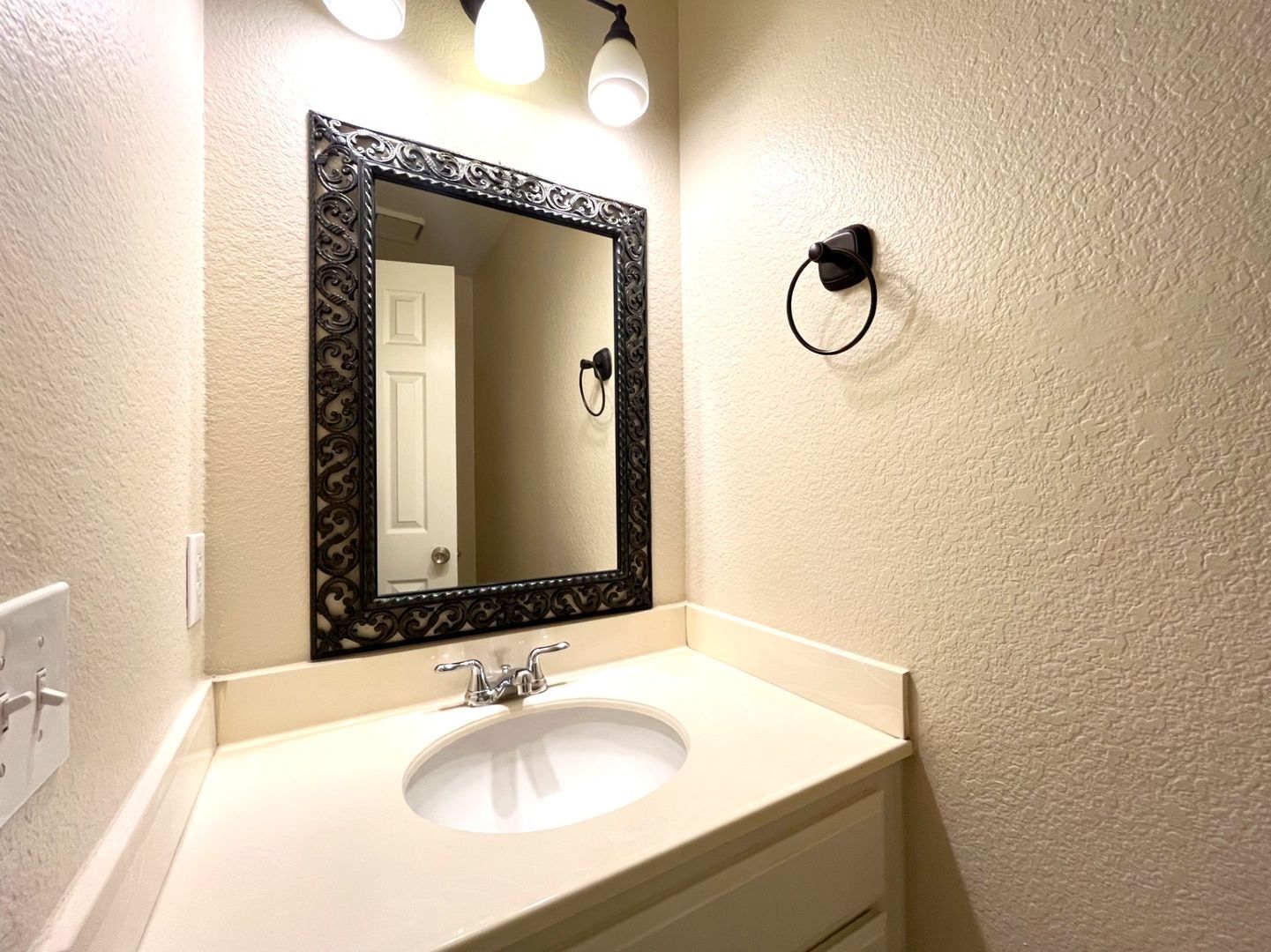 940 Birmingham Dr - Corona - California - 3 bed, 2.5 bath rental property