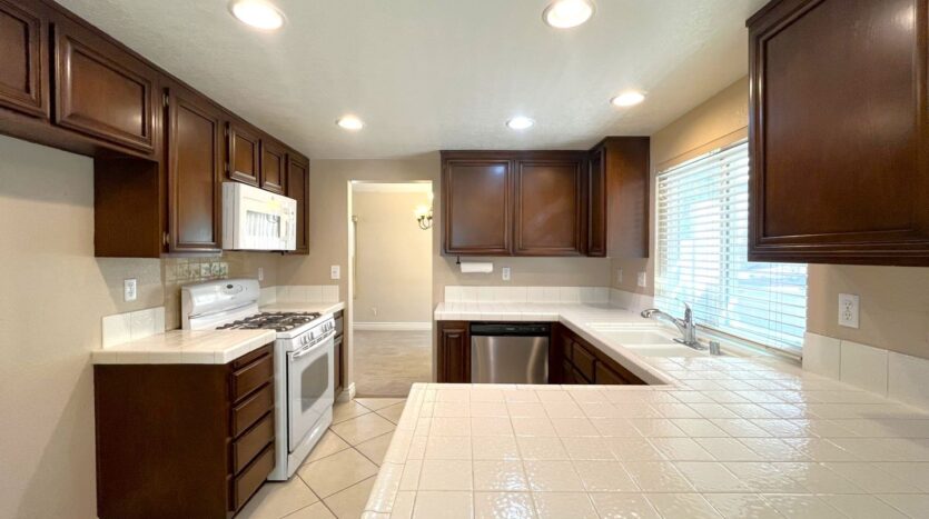 940 Birmingham Dr - Corona - California - 3 bed, 2.5 bath rental property