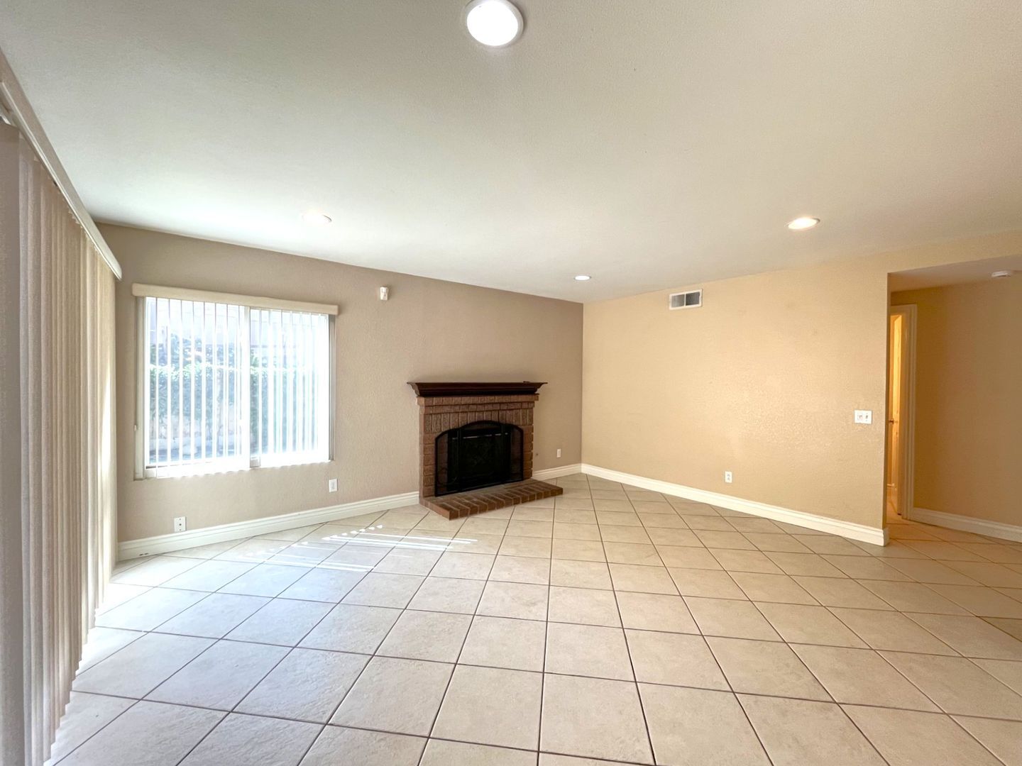 940 Birmingham Dr - Corona - California - 3 bed, 2.5 bath rental property