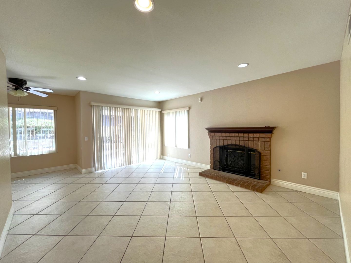 940 Birmingham Dr - Corona - California - 3 bed, 2.5 bath rental property