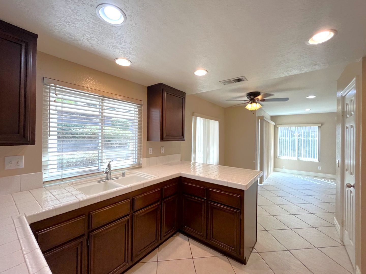 940 Birmingham Dr - Corona - California - 3 bed, 2.5 bath rental property