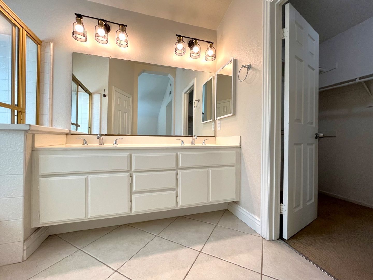 940 Birmingham Dr - Corona - California - 3 bed, 2.5 bath rental property