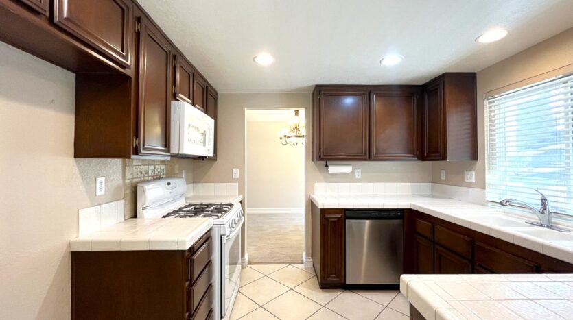 940 Birmingham Dr - Corona - California - 3 bed, 2.5 bath rental property