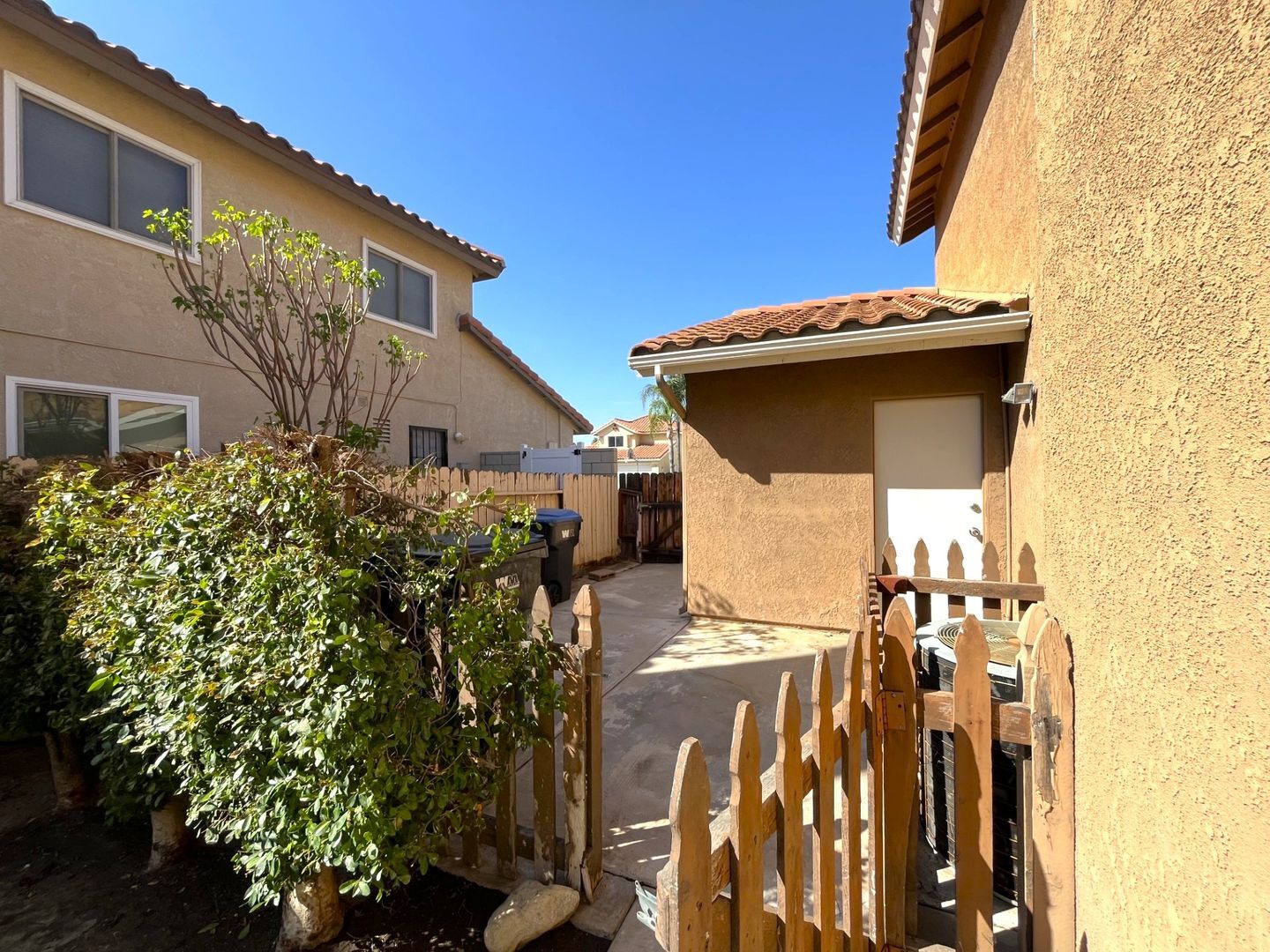 940 Birmingham Dr - Corona - California - 3 bed, 2.5 bath rental property