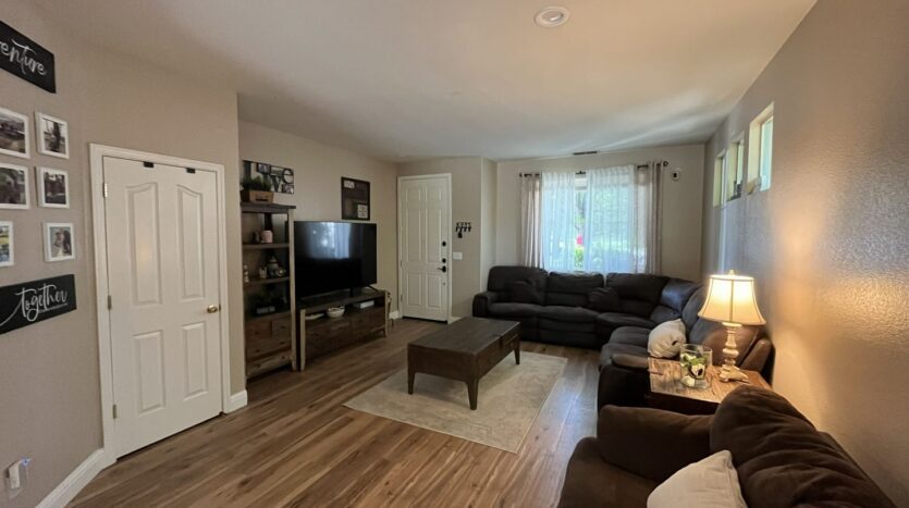 9756 Sage Thrasher Circle - Elk Grove - California - 4 bed, 2 bath rental property