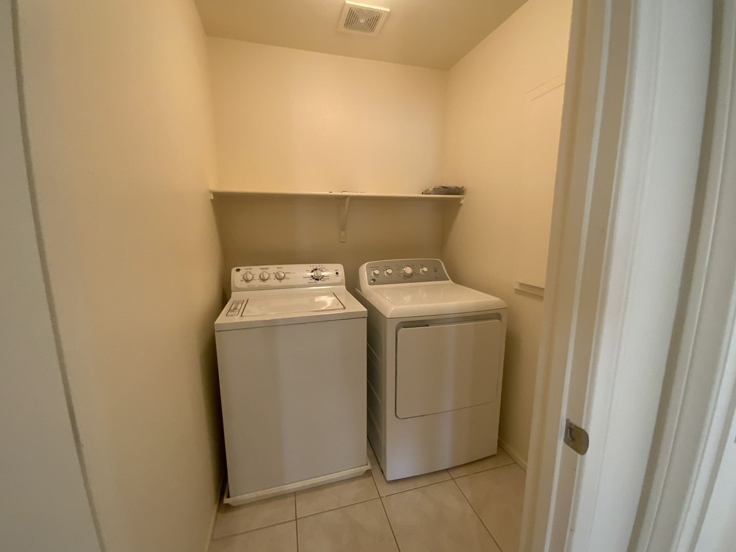 1001 Pleasing Plateau St - Henderson - Nevada - 4 bed, 2.5 bath rental property
