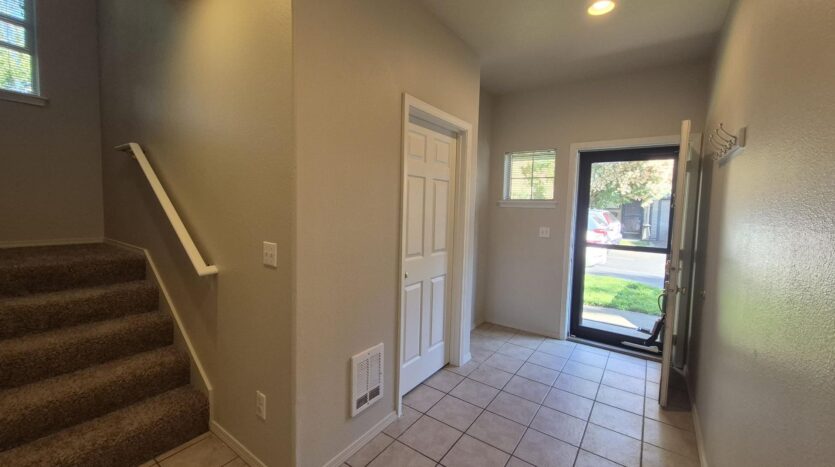 1311 SW Edgefield Meadows Ct. - Troutdale - Oregon - 3 bed, 2 bath rental property