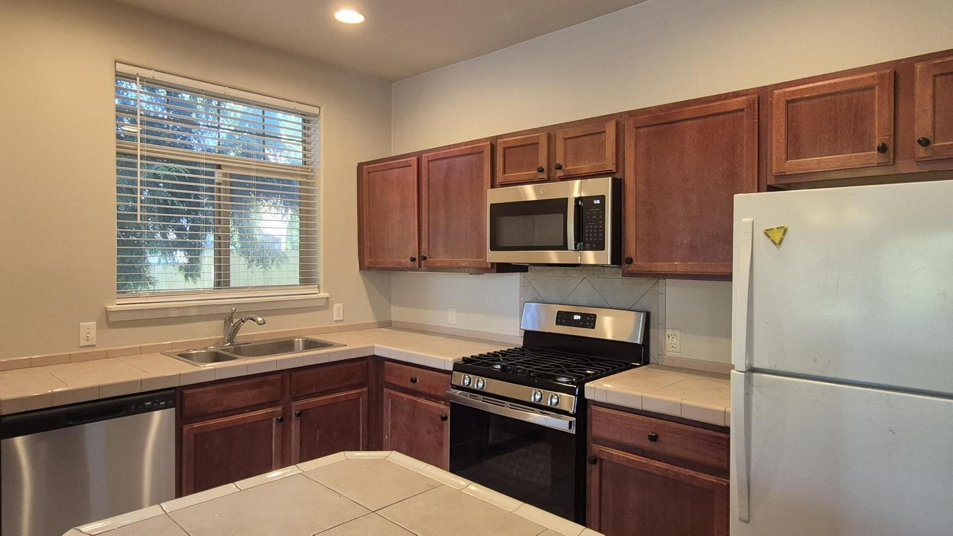 1311 SW Edgefield Meadows Ct. - Troutdale - Oregon - 3 bed, 2 bath rental property