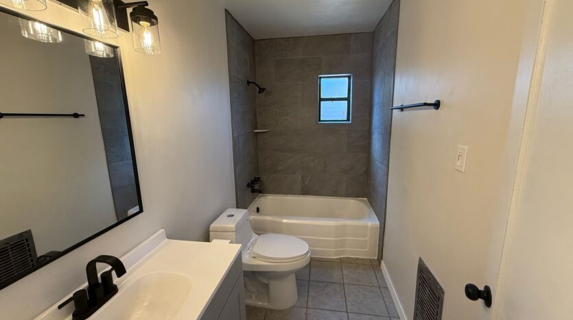 1835 Palomas Dr,NE - Albuquerque - New Mexico - 2 bed, 1 bath rental property