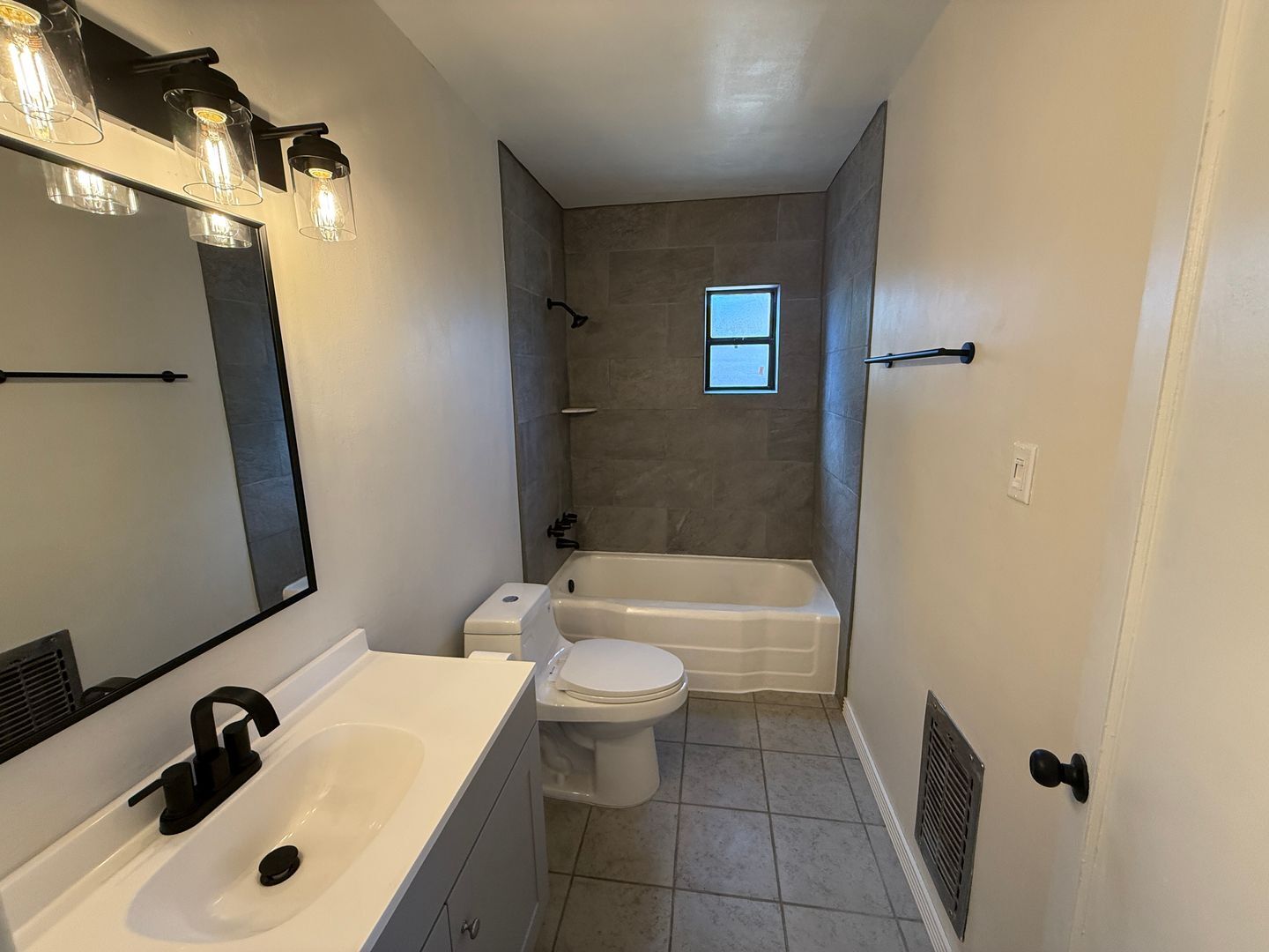 1835 Palomas Dr,NE - Albuquerque - New Mexico - 2 bed, 1 bath rental property