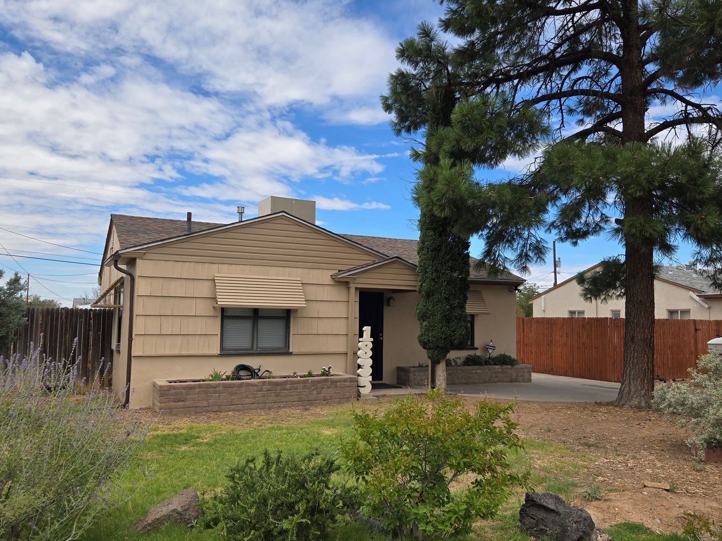 1835 Palomas Dr,NE