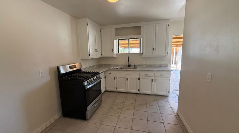 1835 Palomas Dr,NE - Albuquerque - New Mexico - 2 bed, 1 bath rental property