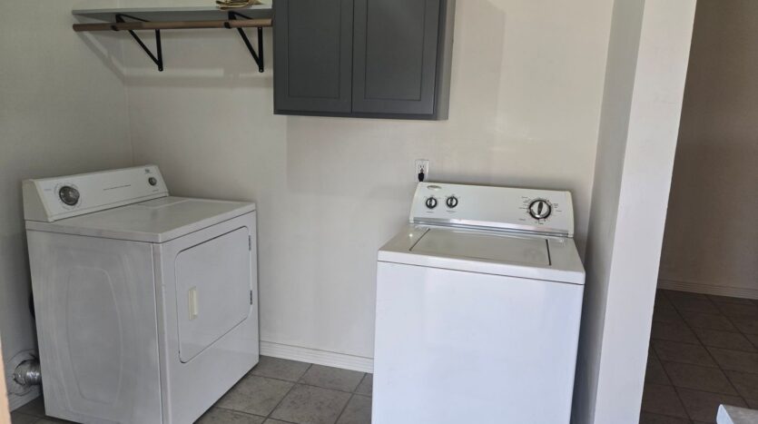 1835 Palomas Dr,NE - Albuquerque - New Mexico - 2 bed, 1 bath rental property
