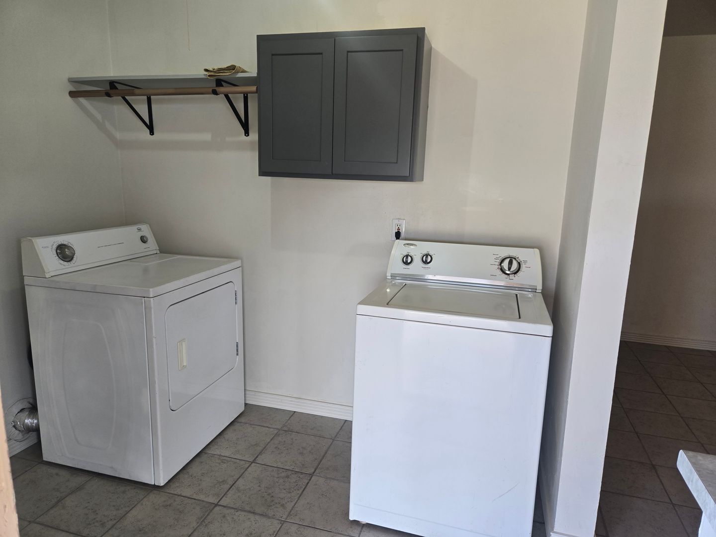1835 Palomas Dr,NE - Albuquerque - New Mexico - 2 bed, 1 bath rental property