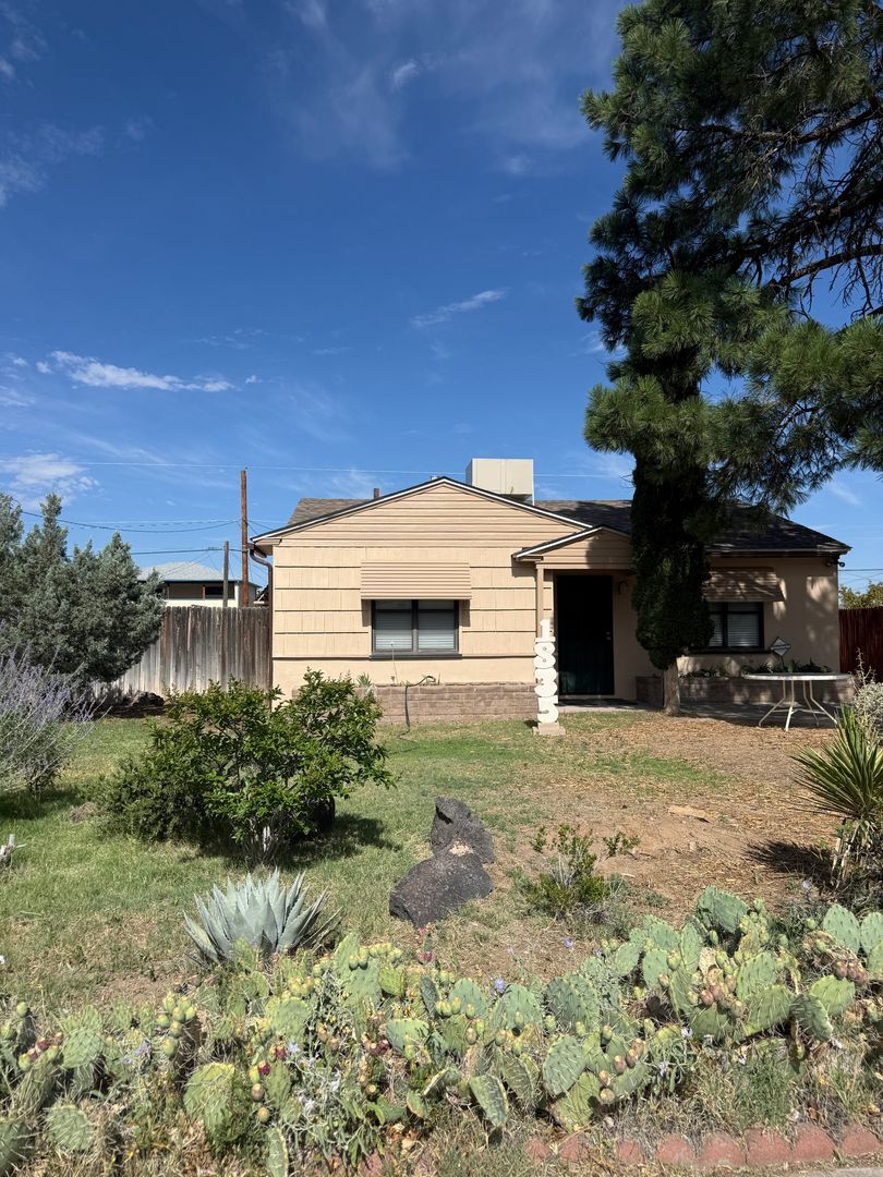 1835 Palomas Dr,NE - Albuquerque - New Mexico - 2 bed, 1 bath rental property