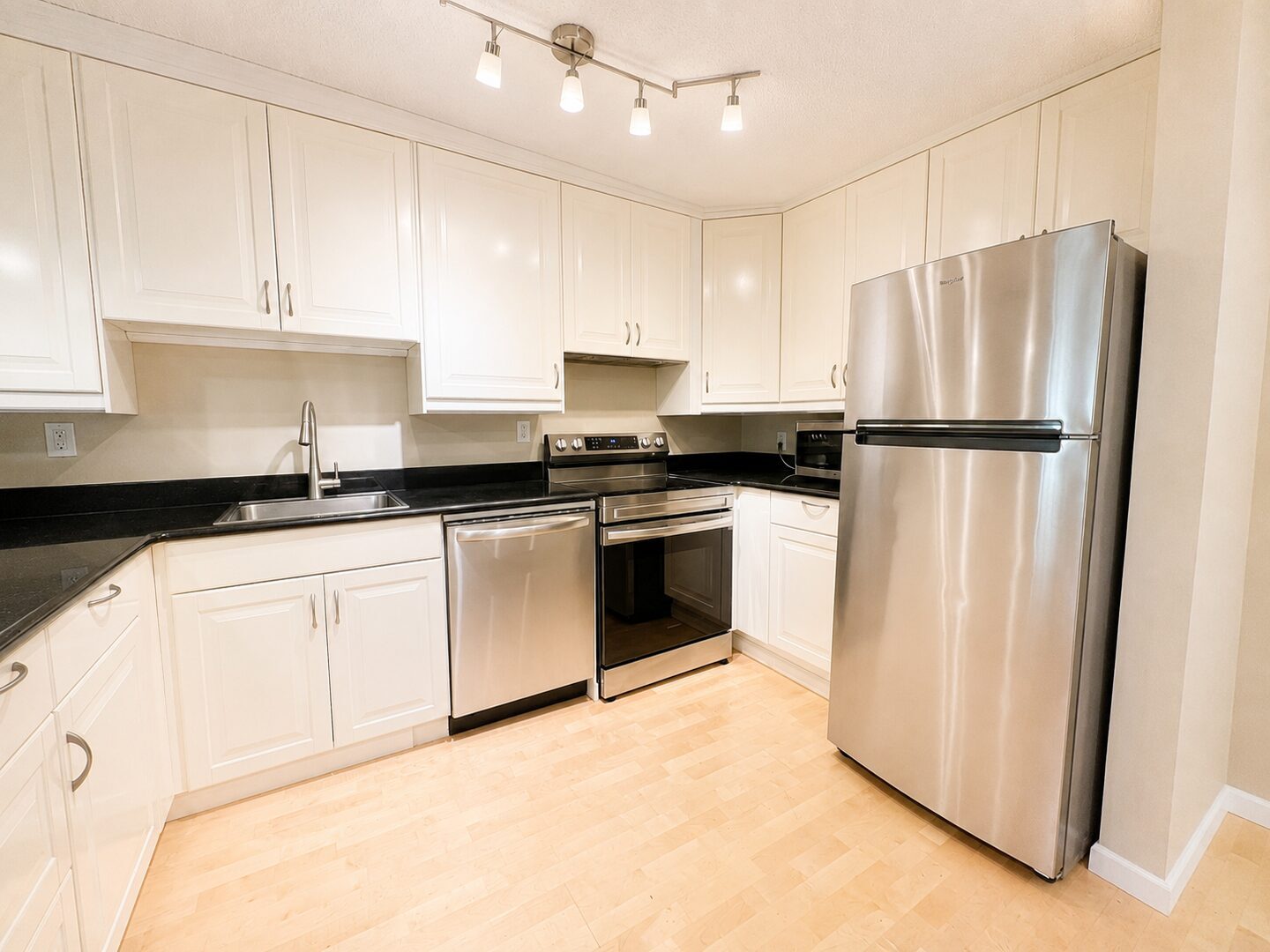 2393 SW Park Place Unit 106 - Portland - Oregon - 2 bed, 2 bath rental property
