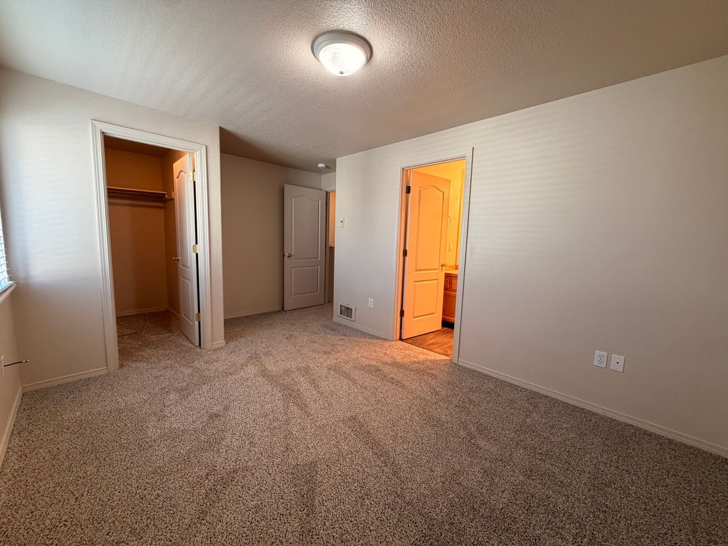 2561 NW Cedar Ave - 1 - Redmond - Oregon - 2 bed, 2.5 bath rental property