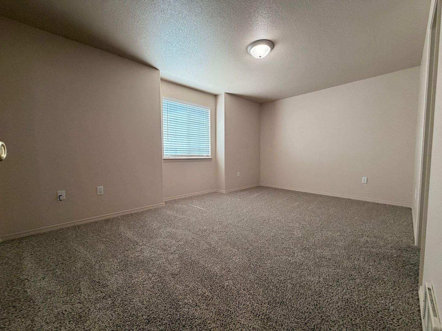 2561 NW Cedar Ave - 1 - Redmond - Oregon - 2 bed, 2.5 bath rental property