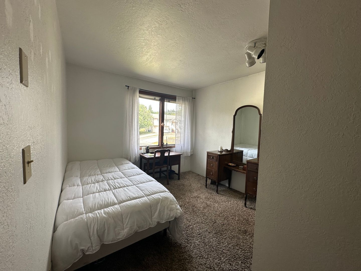 3025 Wilson Ave Aly - Bellingham - Washington - 4 bed, 2 bath rental property