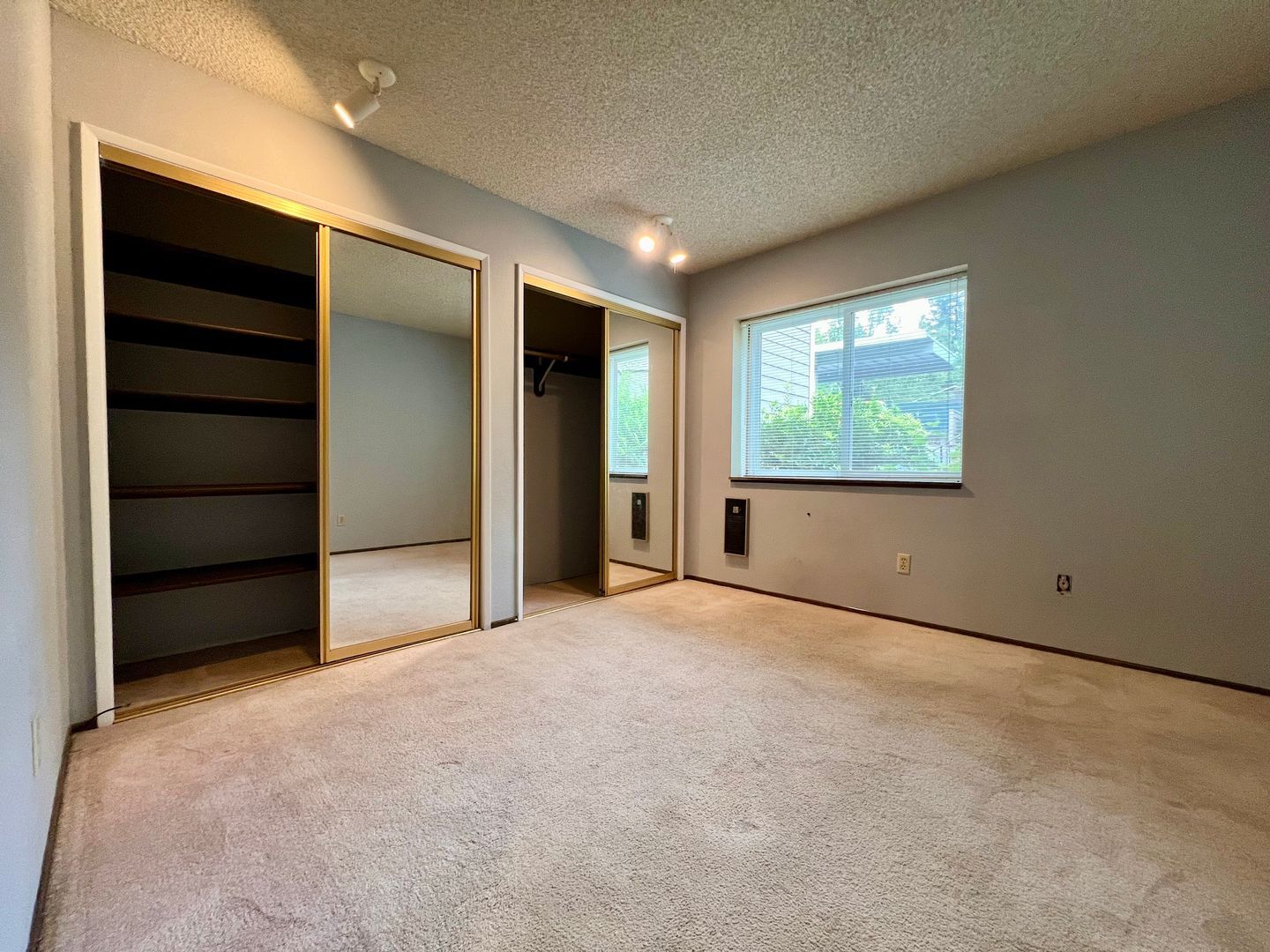 4656 SW Comus Pl - Portland - Oregon - 2 bed, 2 bath rental property