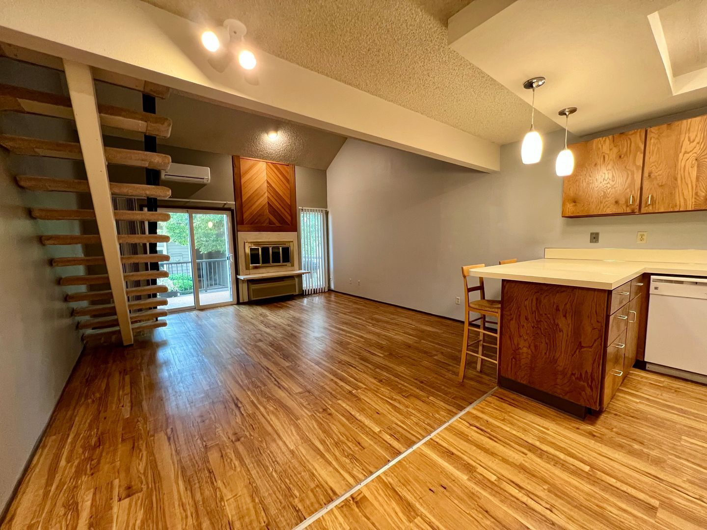 4656 SW Comus Pl - Portland - Oregon - 2 bed, 2 bath rental property