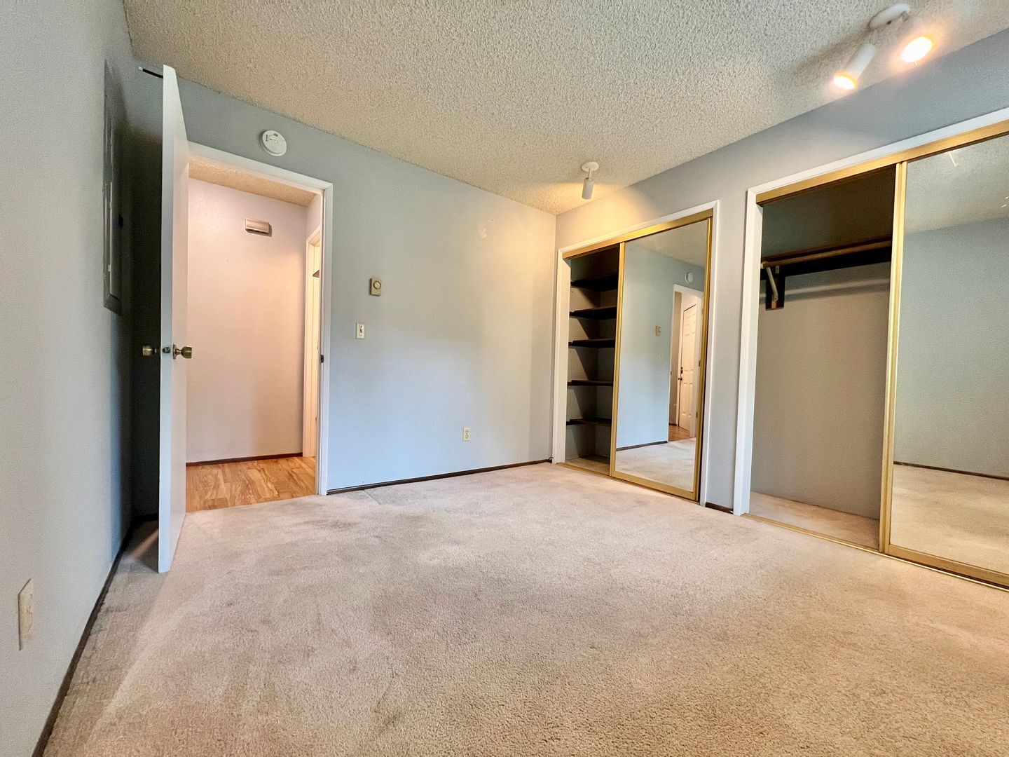 4656 SW Comus Pl - Portland - Oregon - 2 bed, 2 bath rental property