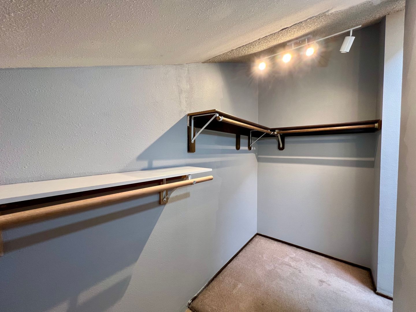 4656 SW Comus Pl - Portland - Oregon - 2 bed, 2 bath rental property