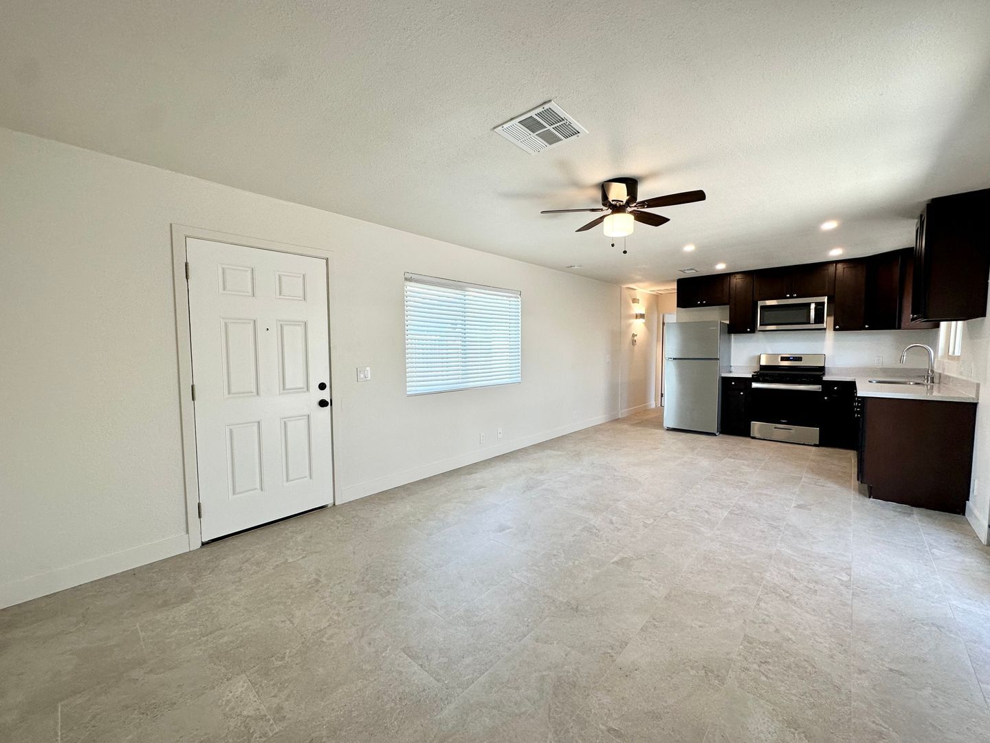 561 Desert View Dr Apt 4 - Palm Springs - California - 1 bed, 1 bath rental property