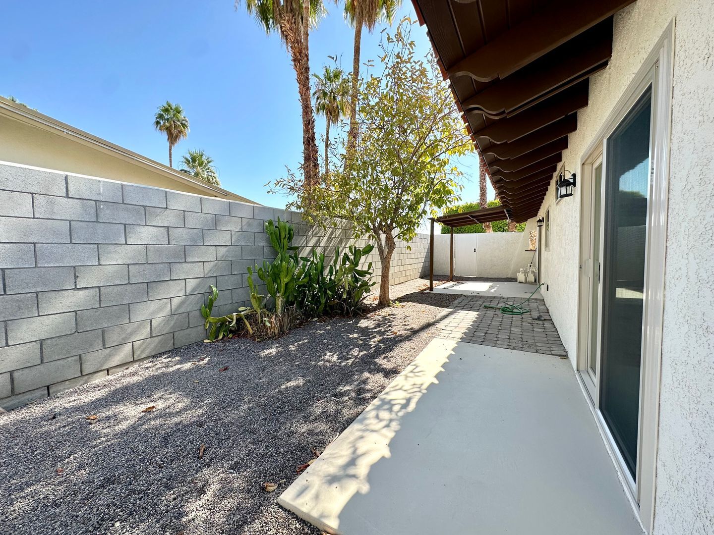 561 Desert View Dr Apt 4 - Palm Springs - California - 1 bed, 1 bath rental property