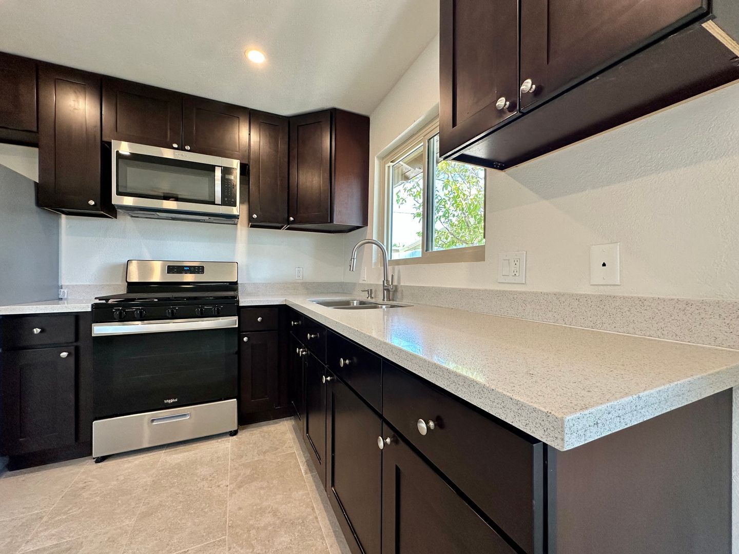 561 Desert View Dr Apt 4 - Palm Springs - California - 1 bed, 1 bath rental property