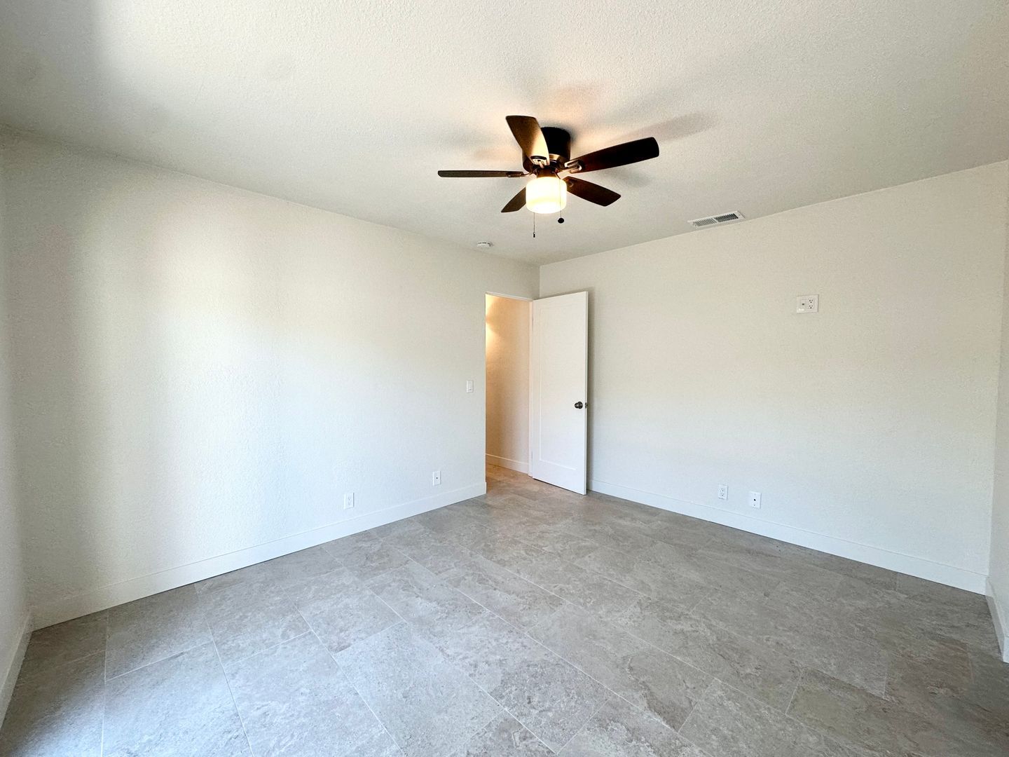 561 Desert View Dr Apt 4 - Palm Springs - California - 1 bed, 1 bath rental property