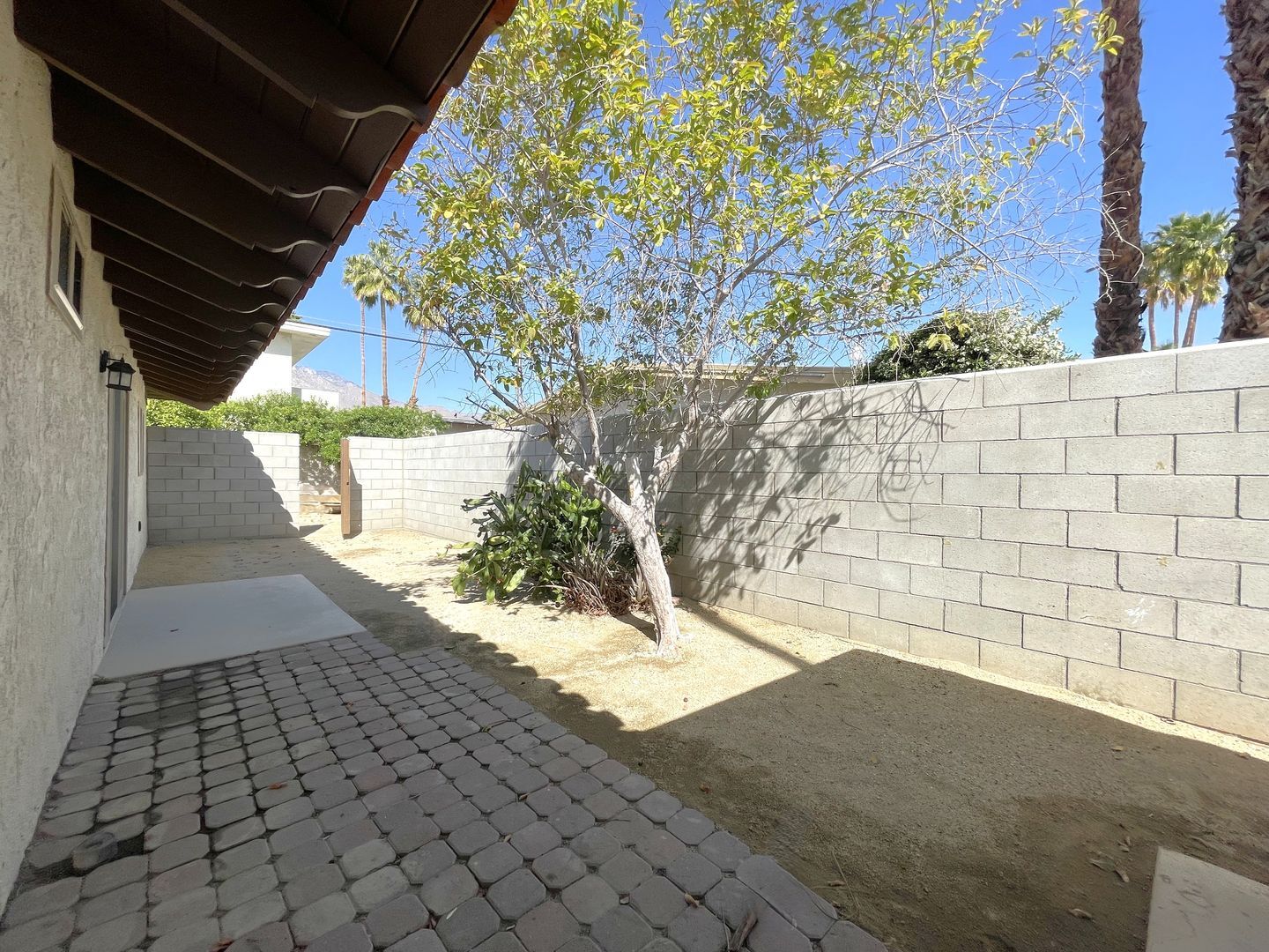 561 Desert View Dr Apt 4 - Palm Springs - California - 1 bed, 1 bath rental property