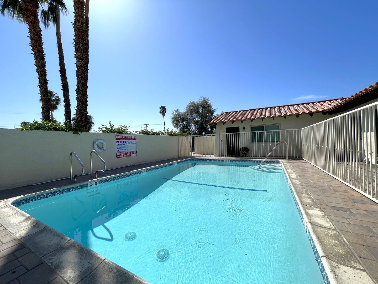561 Desert View Dr Apt 4 - Palm Springs - California - 1 bed, 1 bath rental property