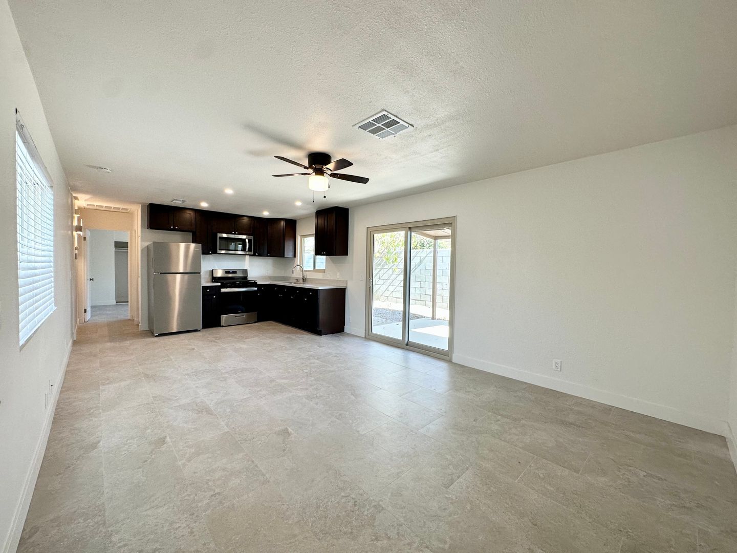 561 Desert View Dr Apt 4 - Palm Springs - California - 1 bed, 1 bath rental property