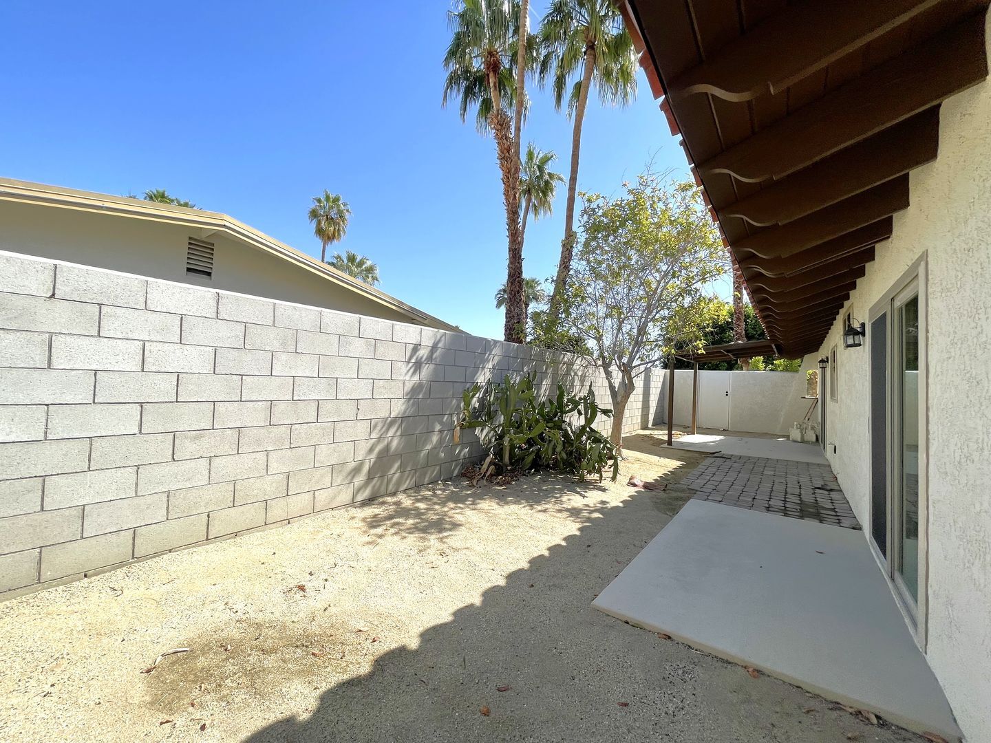 561 Desert View Dr Apt 4 - Palm Springs - California - 1 bed, 1 bath rental property