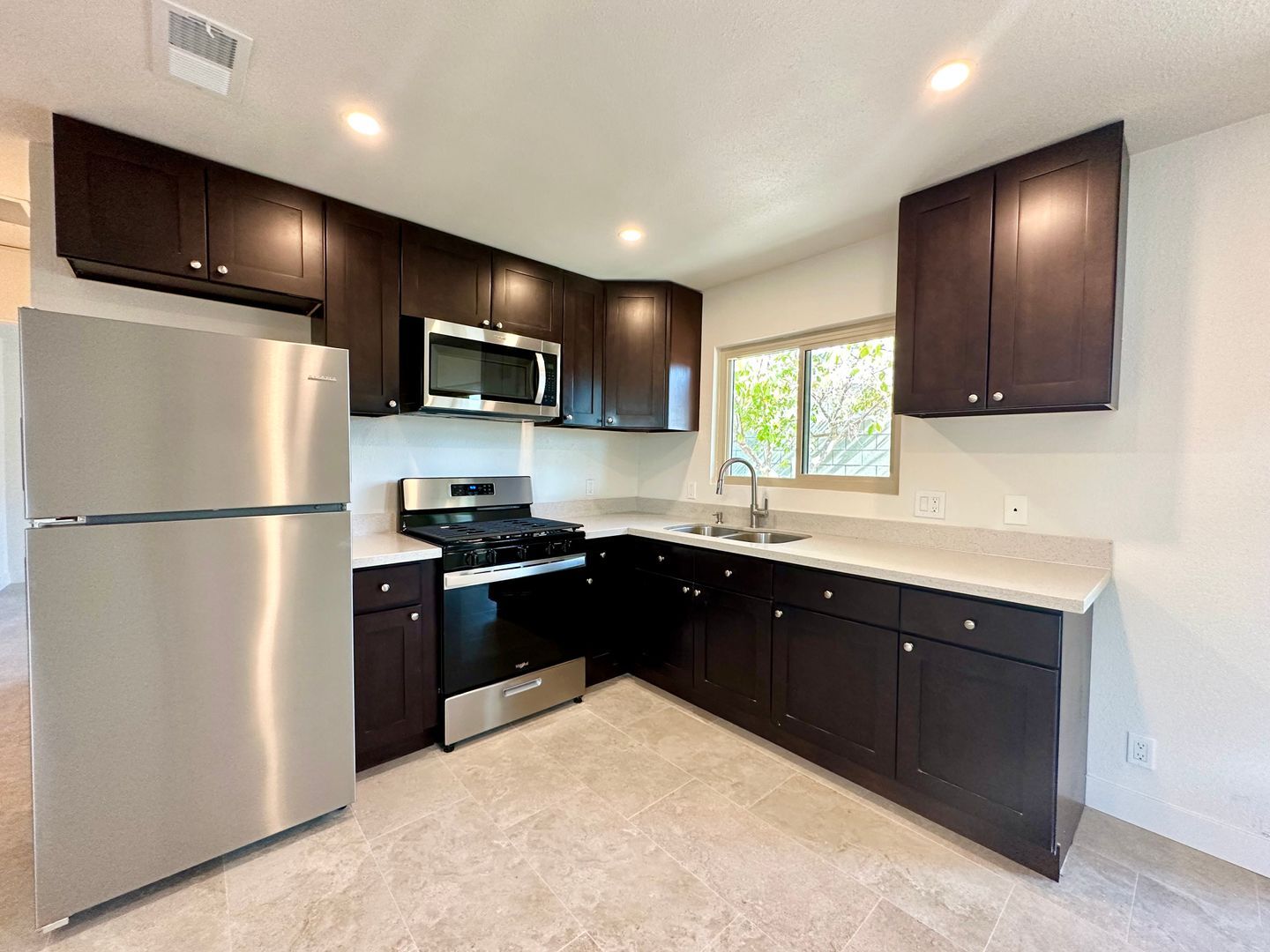 561 Desert View Dr Apt 4 - Palm Springs - California - 1 bed, 1 bath rental property