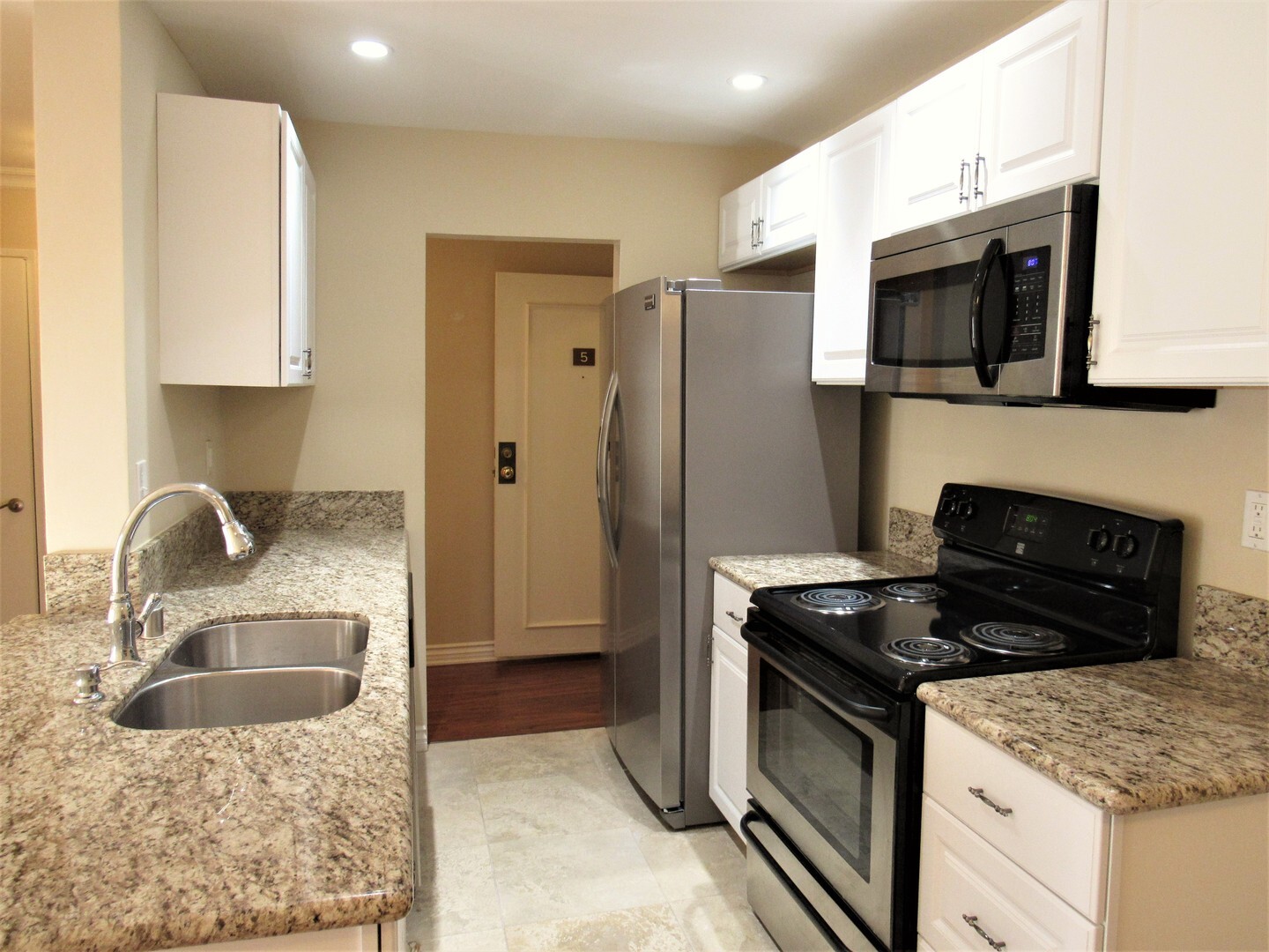 8163 Redlands St. Unit 5 - Los Angeles - California - 1 bed, 1 bath rental property
