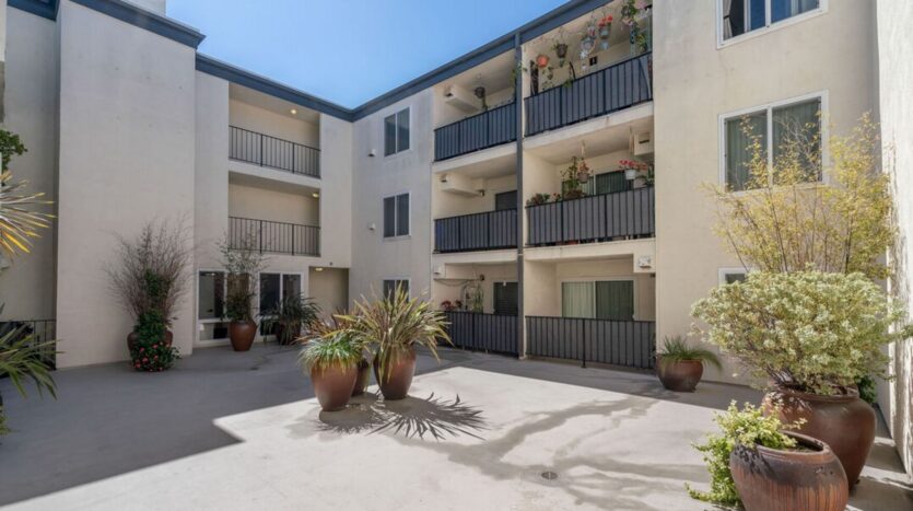 8163 Redlands St. Unit 5 - Los Angeles - California - 1 bed, 1 bath rental property