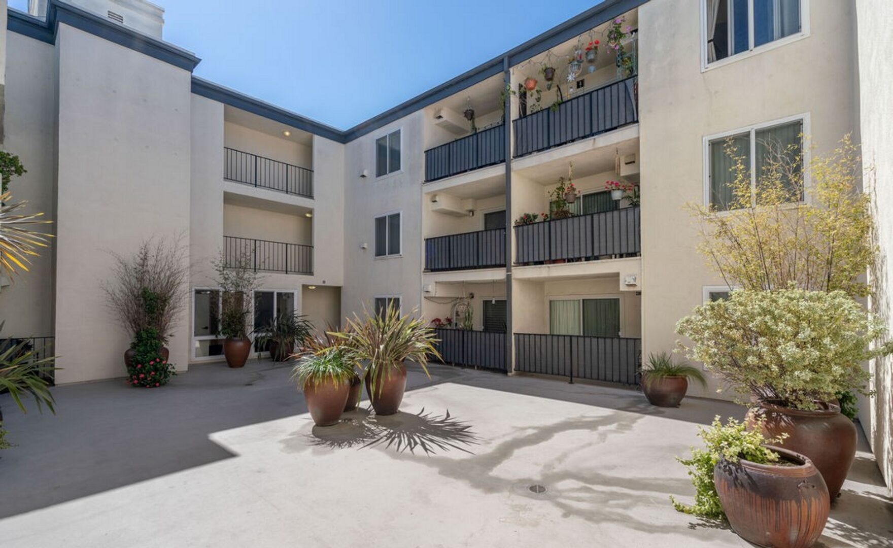 8163 Redlands St. Unit 5 - Los Angeles - California - 1 bed, 1 bath rental property