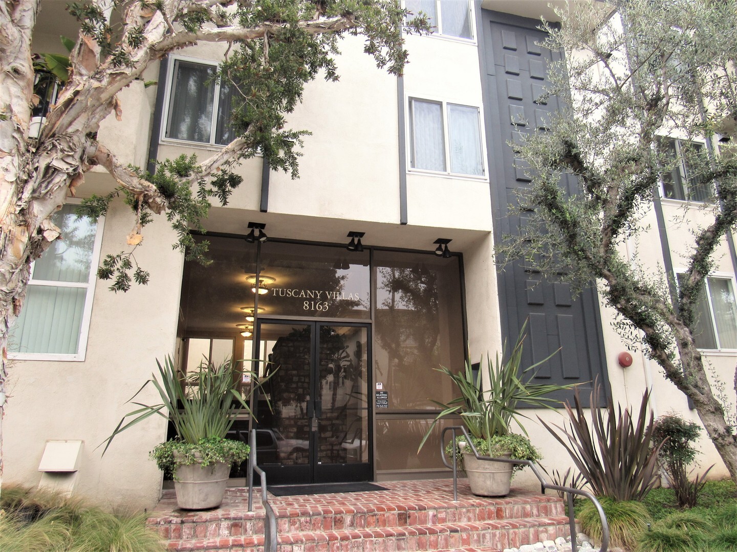 8163 Redlands St. Unit 5 - Los Angeles - California - 1 bed, 1 bath rental property