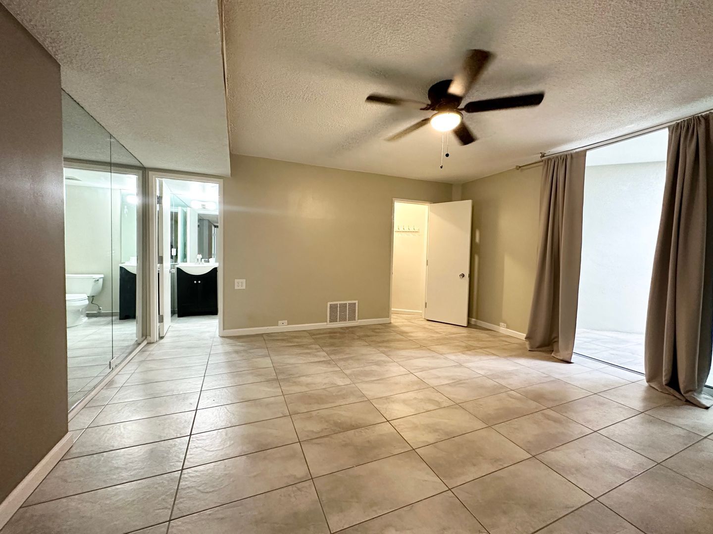 200 Camino Norte - Palm Springs - California - 2 bed, 2 bath rental property