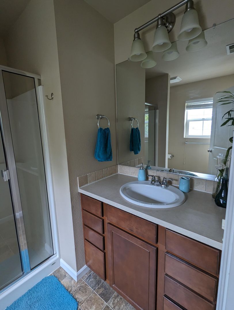 20954 SW Edgemont St. - Beaverton - Oregon - 3 bed, 3 bath rental property